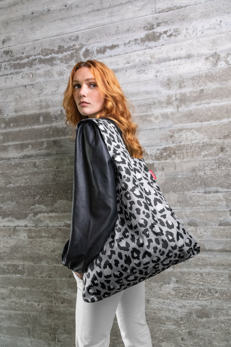 reisenthel mini maxi shopper leo nero Lifestyle 3