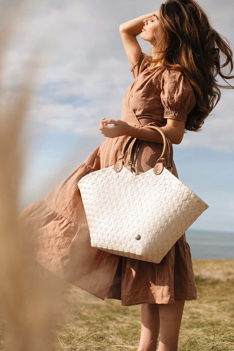 Handed By Sweetheart Shopper M champagne Lifestyle 3