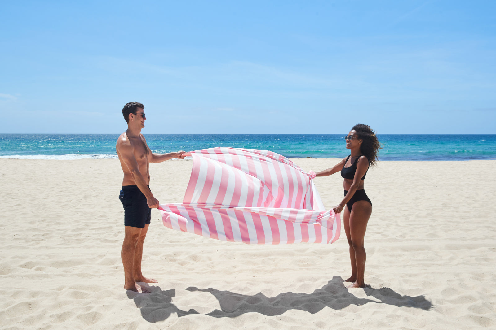 Dock & Bay Beach Towel XXL Malibu Pink 180x200cm Lifestyle 1