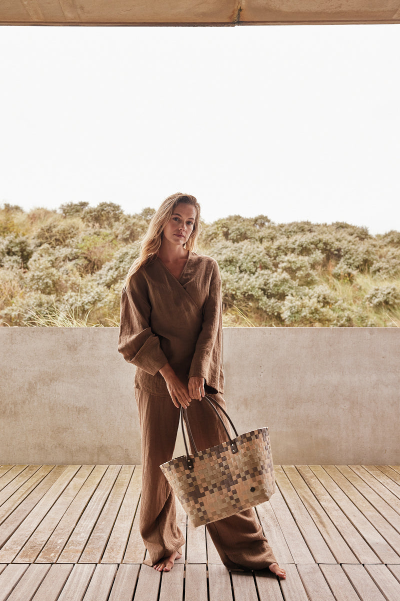 Handed By Mingle Shopper S fat strap liver mix Lfestyle 2