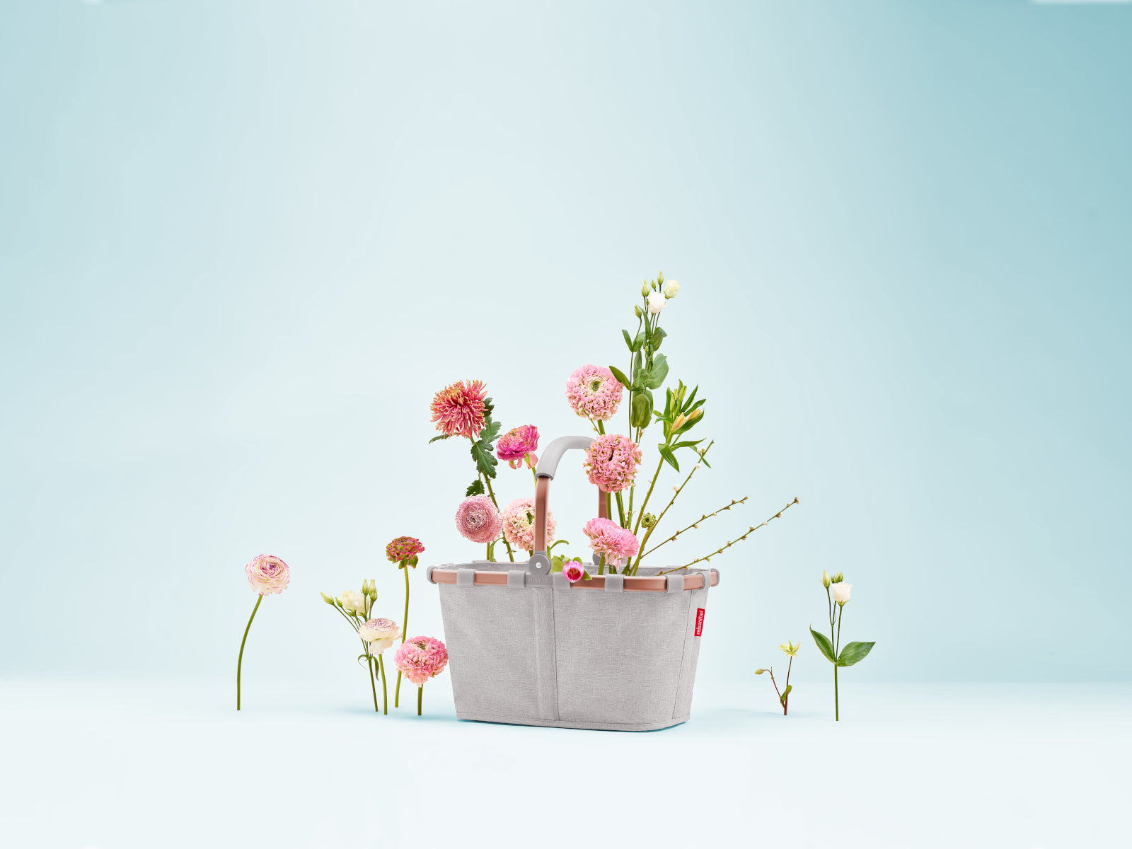 reisenthel carrybag frame twist sky rose Lifestyle 7