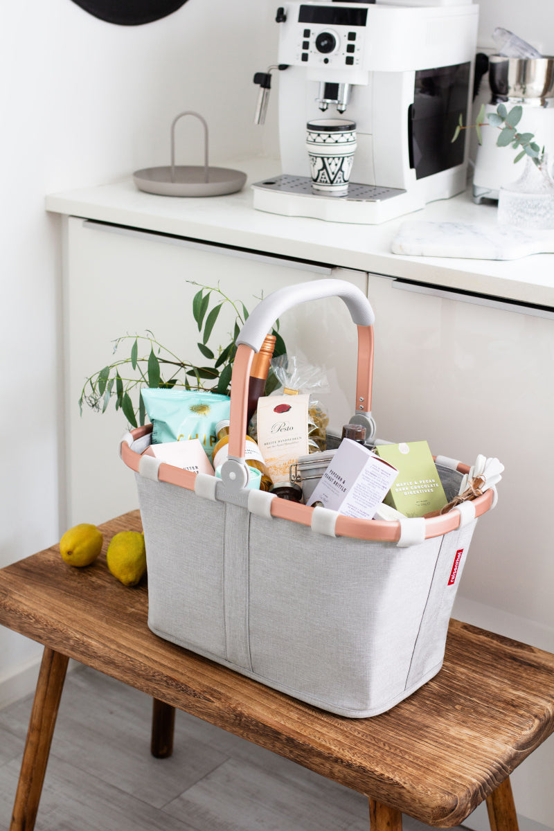 reisenthel carrybag frame twist sky rose Lifestyle 2