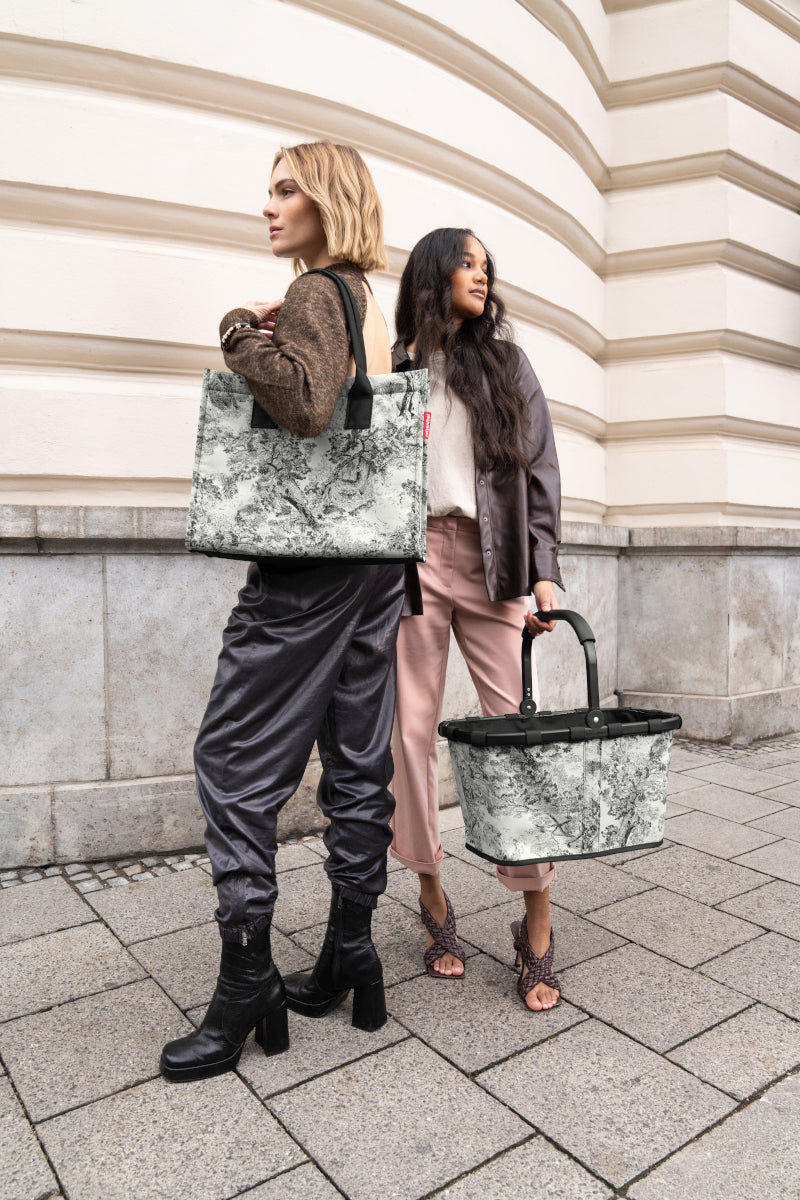 reisenthel carrybag jacquard grey Lifestyle 1