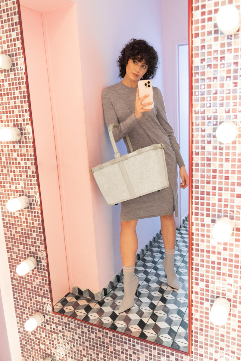 reisenthel carrybag teddy sand Lifestyle 2