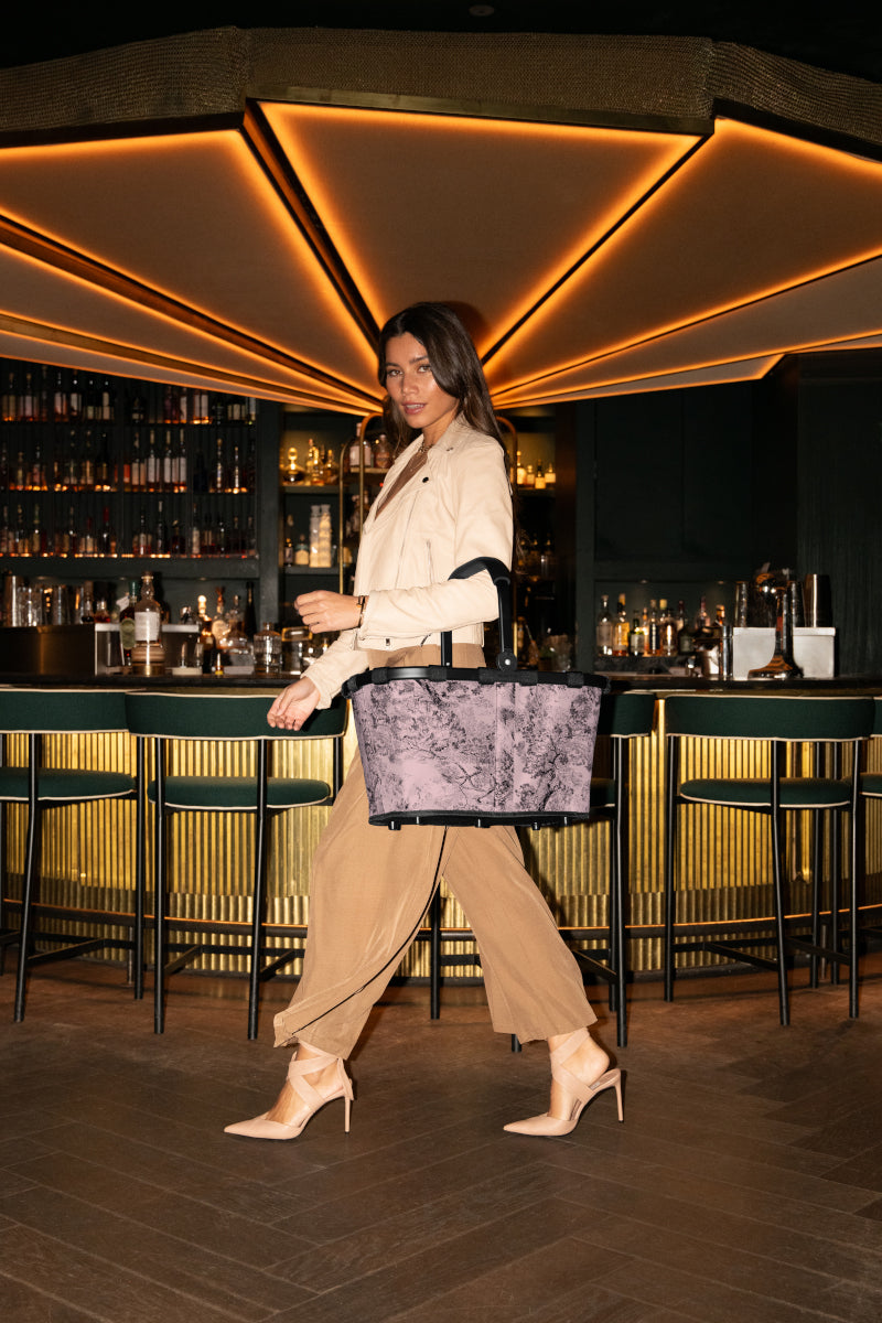 reisenthel carrybag jacquard rose Lifestyle 3