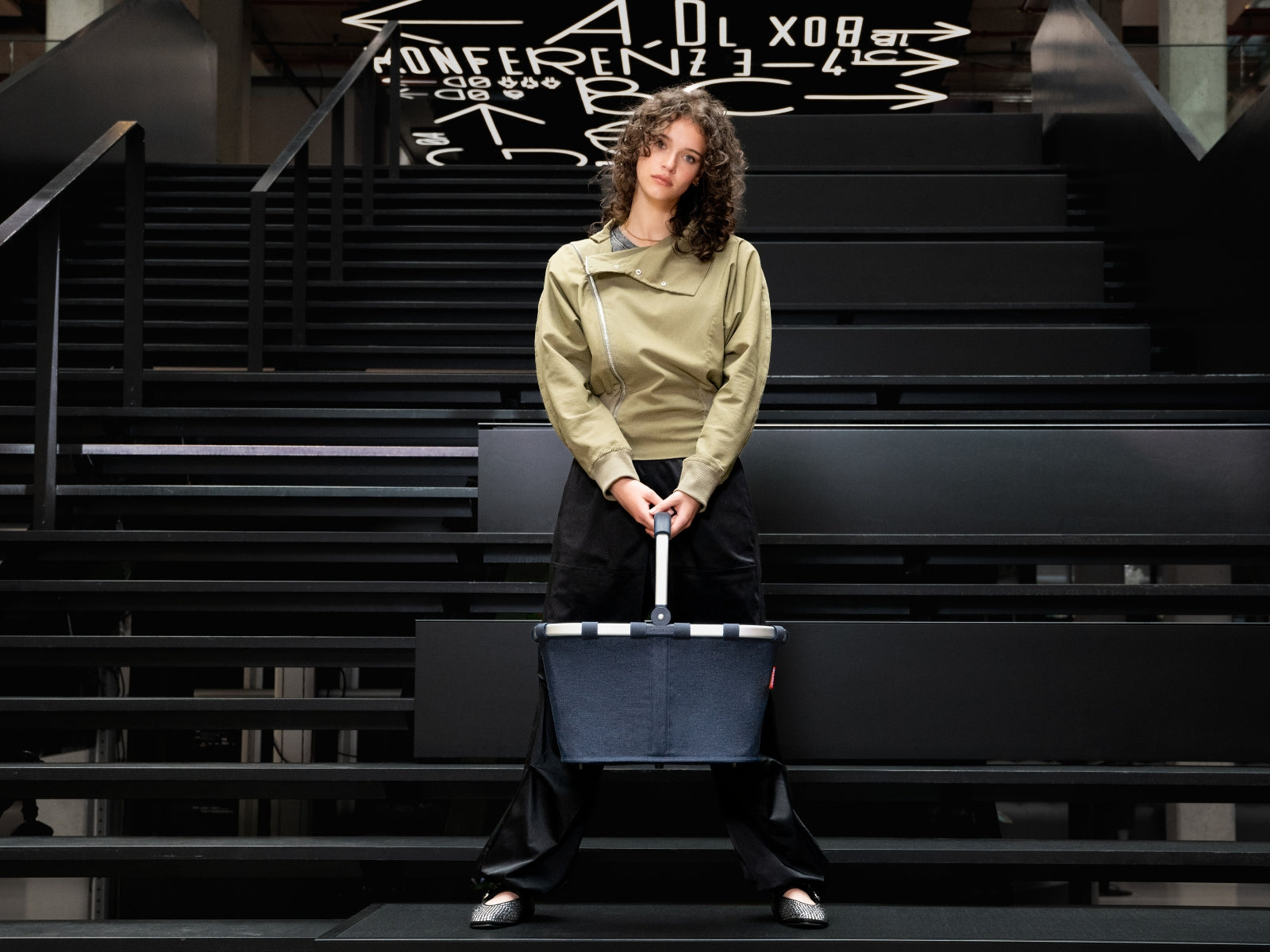 reisenthel carrybag twist navy Lifestyle 6