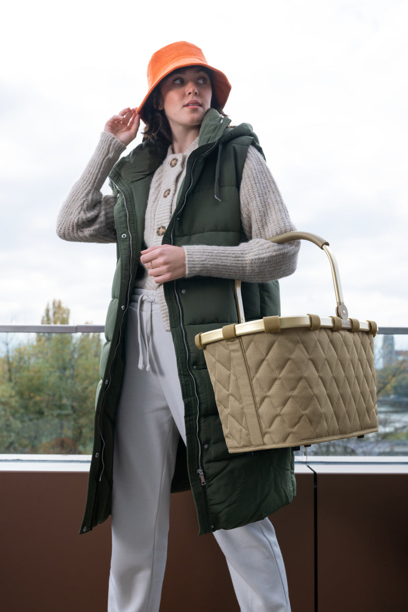 reisenthel carrybag frame rhombus olive Lifestyle 5