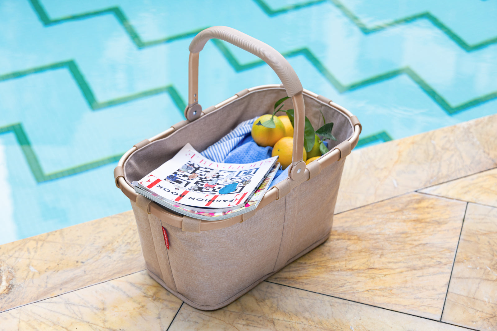 reisenthel carrybag frame twist coffee Lifestyle 5