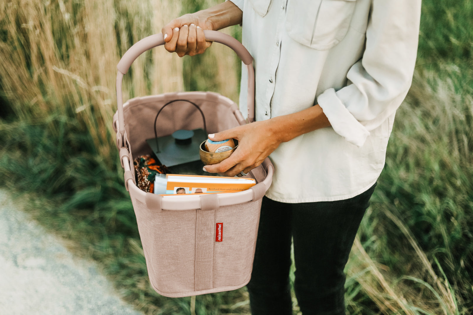 reisenthel carrybag frame twist coffee Lifestyle 7