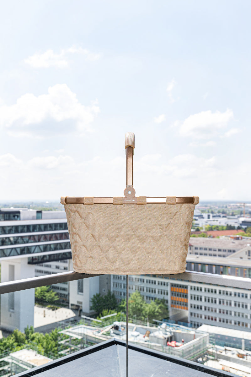 reisenthel carrybag frame rhombus ginger Lifestyle 3