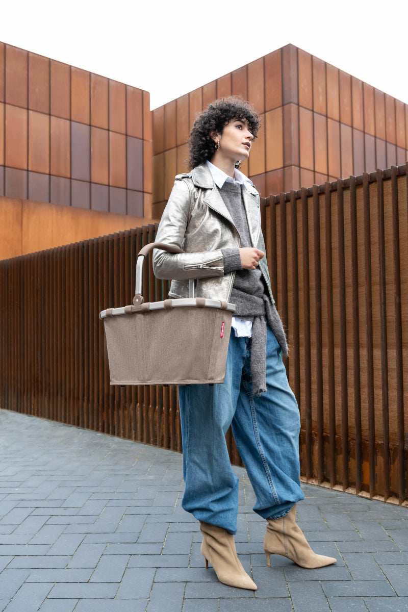 reisenthel carrybag herringbone mokka Lifestyle 2