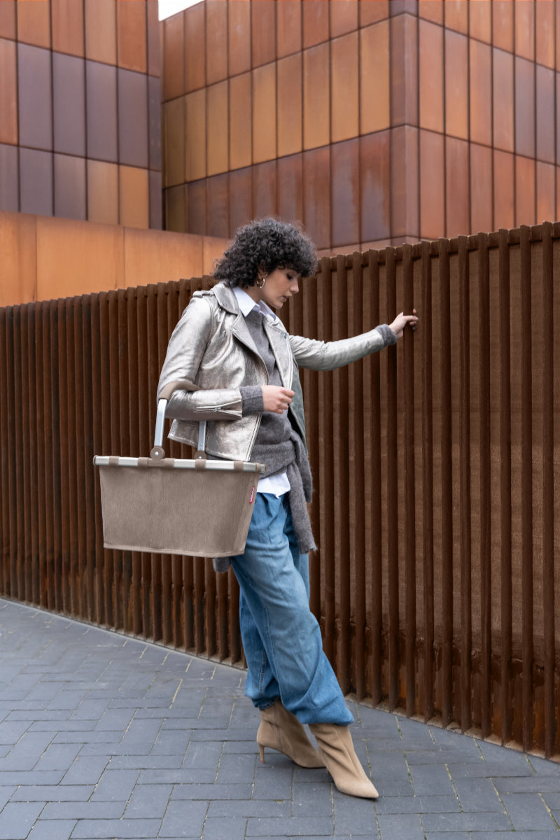 reisenthel carrybag herringbone mokka Lifestyle 3