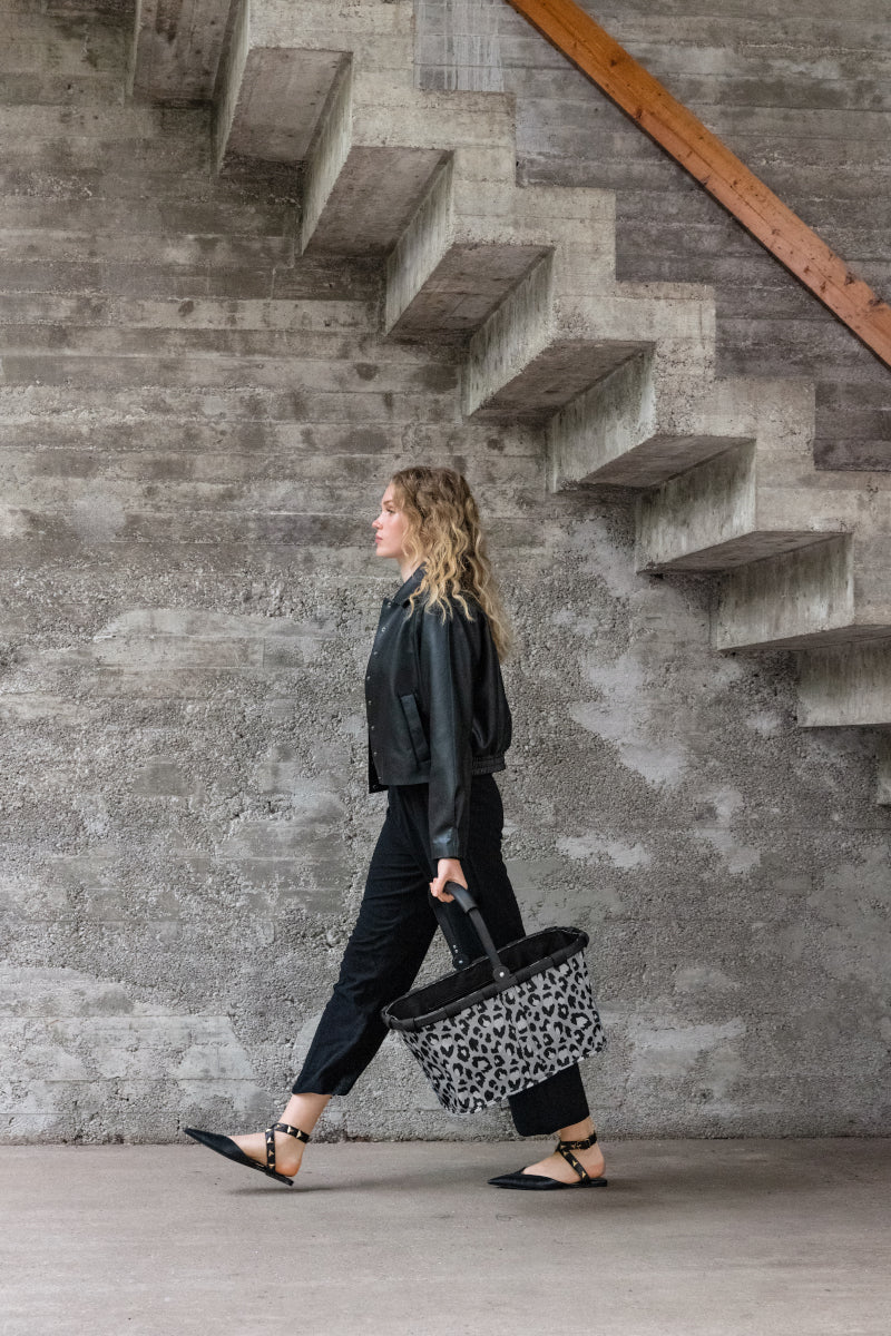 reisenthel carrybag frame leo nero Lifestyle 4