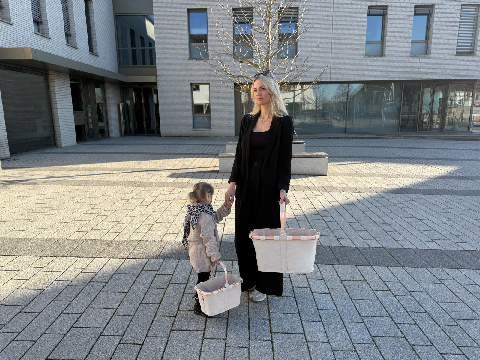 reisenthel carrybag XS frame twist sky rose Lifestyle 3