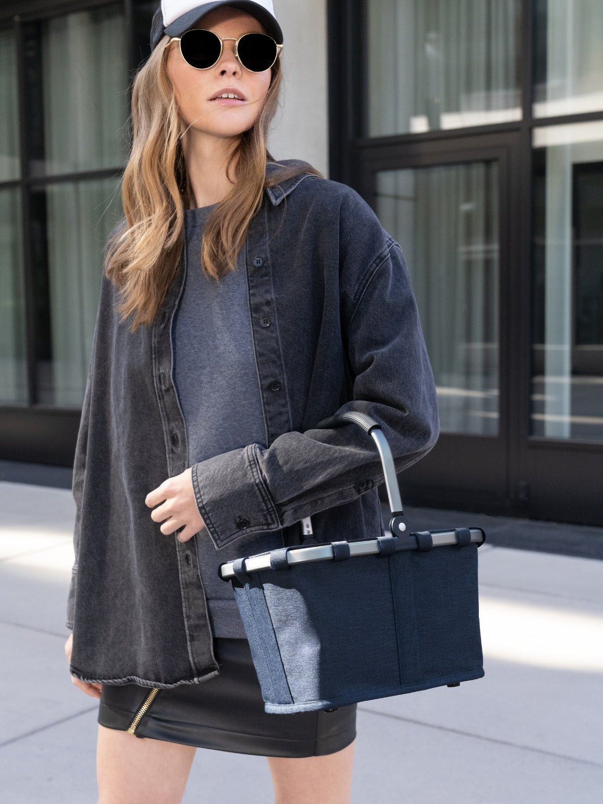 reisenthel carrybag XS twist navy Lifestyle 3