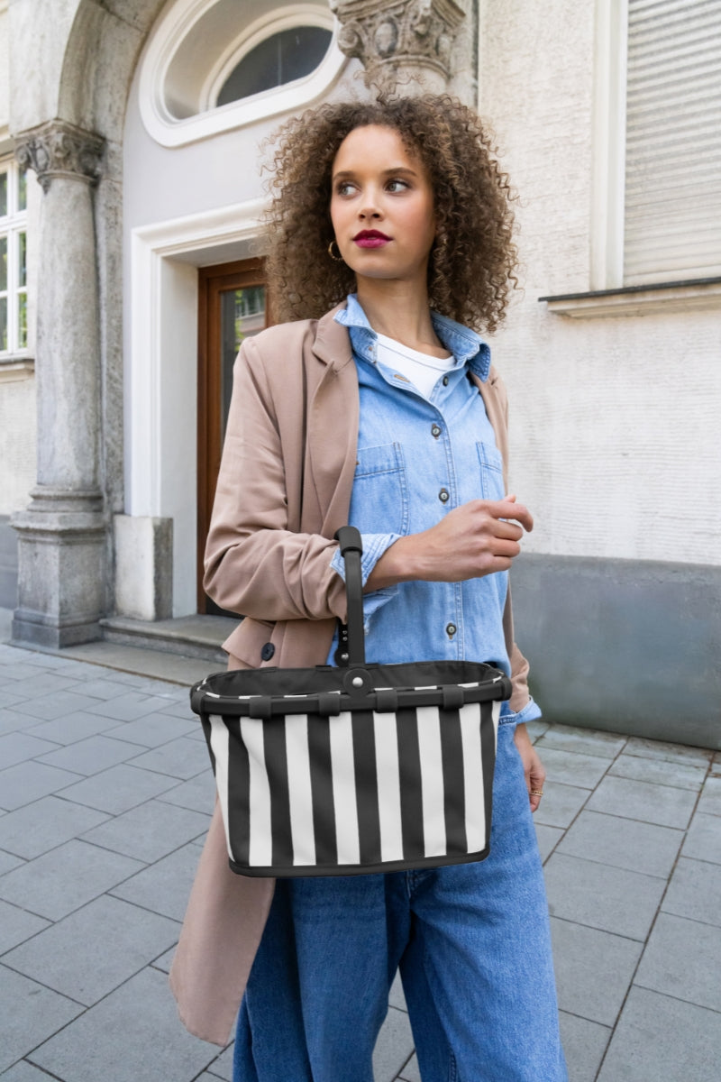 reisenthel carrybag XS summerstripes black Lifestyle 5