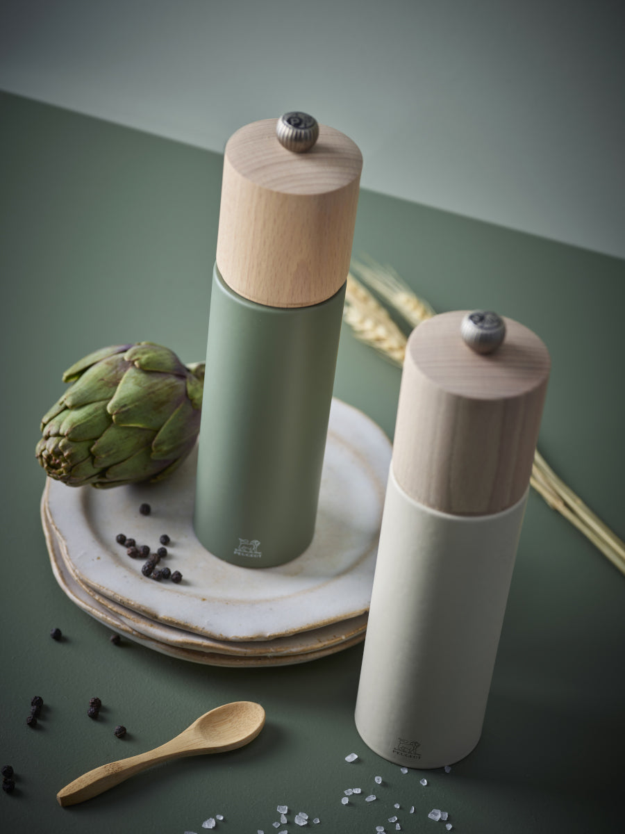 PEUGEOT BOREAL Pfeffermühle olivgrün 21 cm Lifestyle 5