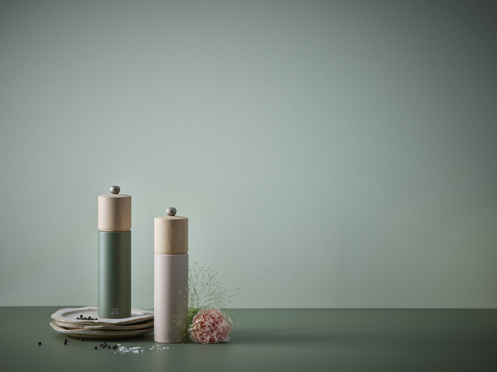 PEUGEOT BOREAL Pfeffermühle olivgrün 21 cm Lifestyle 3