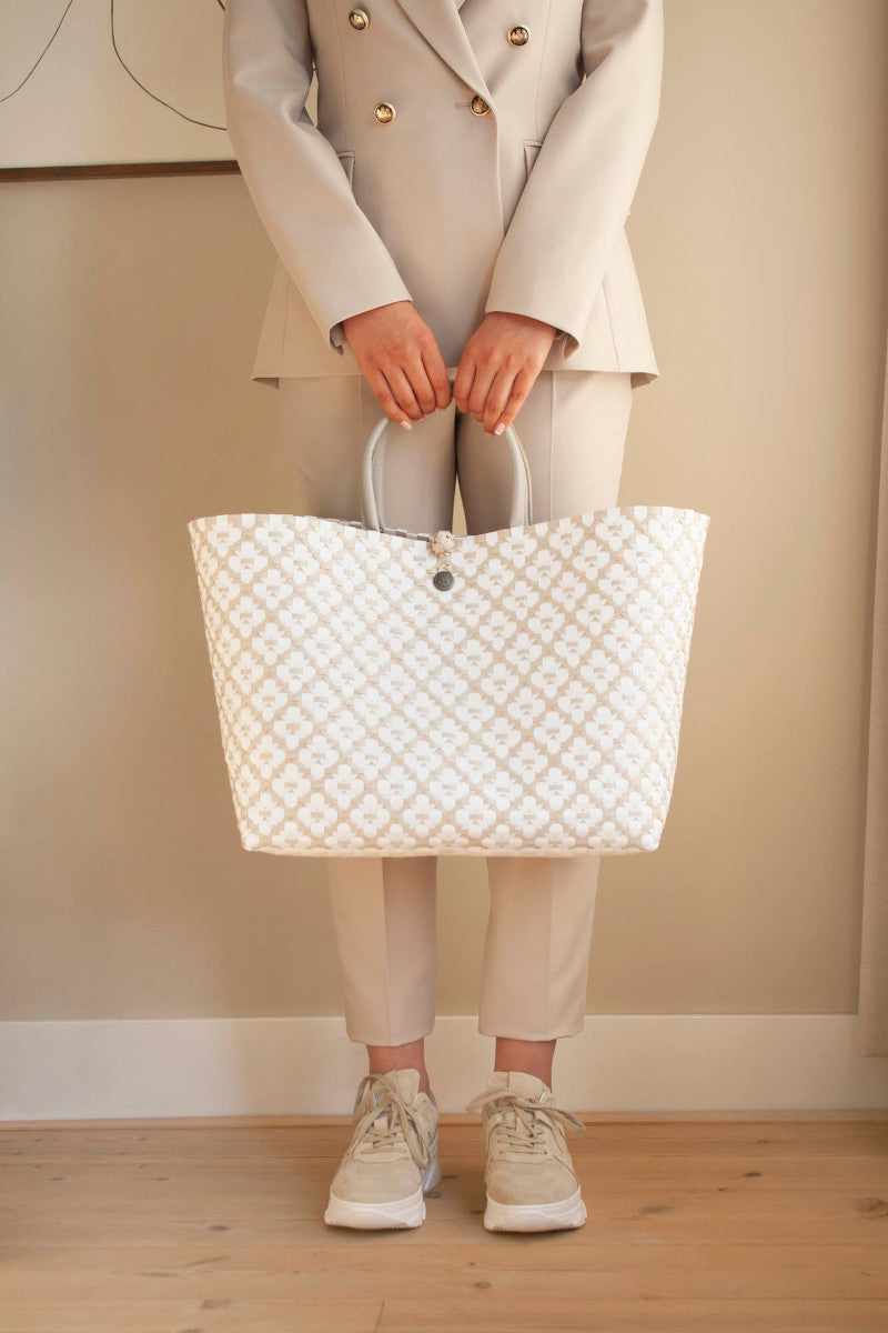 Handed By Motif Bag Shopper L pale grey with white pattern Lifestyle 1