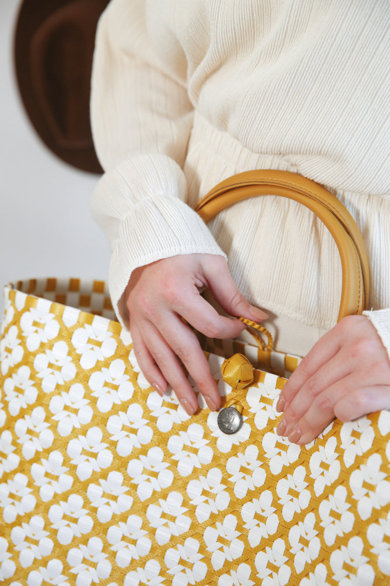 Handed By Motif Bag Shopper L mustard with white pattern Lifestyle 4