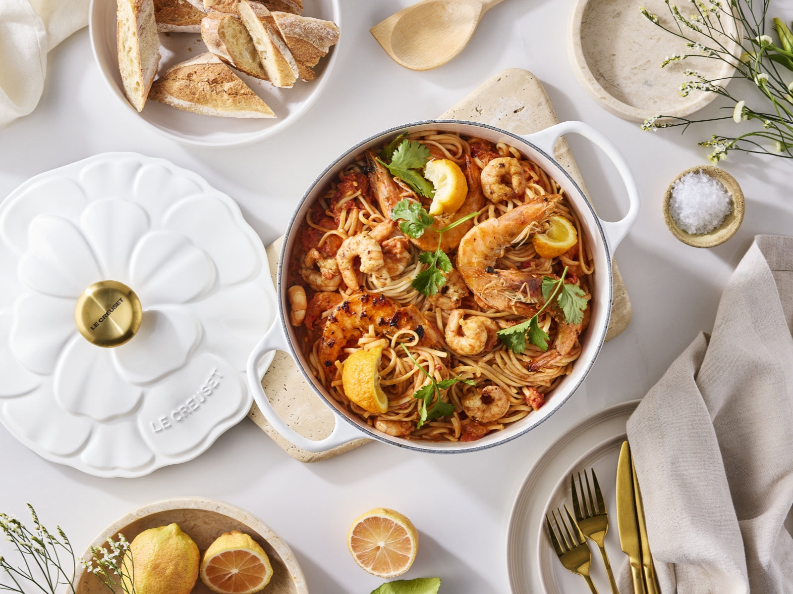 Le Creuset Bräter Blume Signature rund weiß 26cm - Produktbild 9