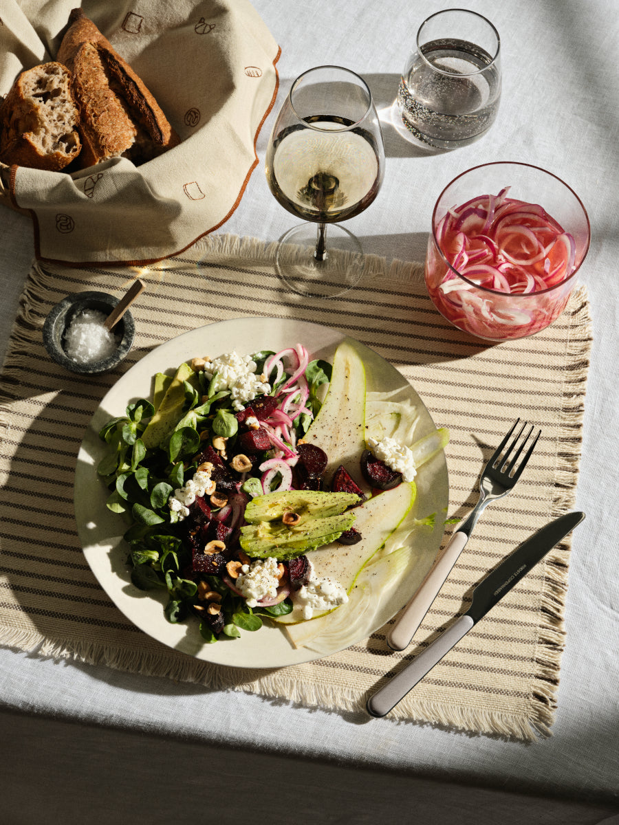 Broste Copenhagen Elouise Tischset off white/fungi grey 41,5x32cm Set2 Lifestyle