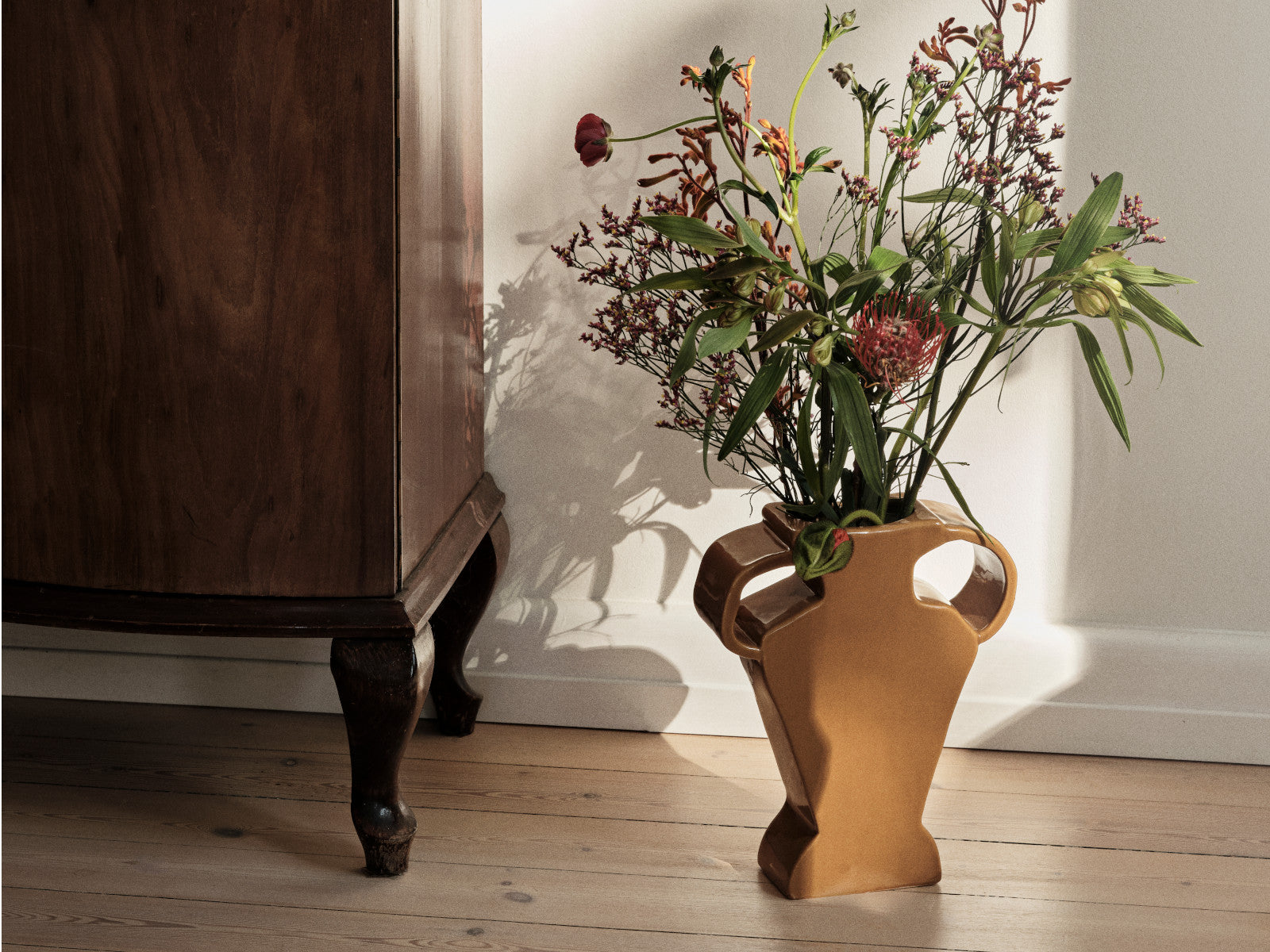 Broste Copenhagen Etta Vase Cinnamon Sand 24x8x30cm - Produktbild 3