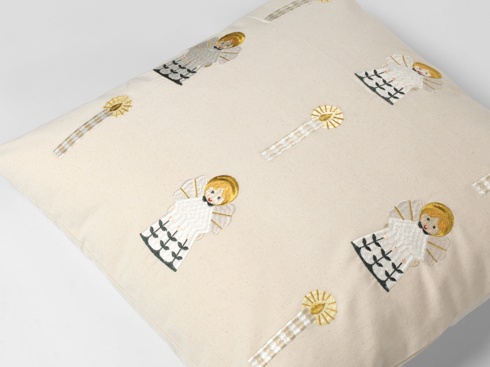 Broste Copenhagen Fairy Tale Kissenbezug beige 50x50cm Lifestyle 1