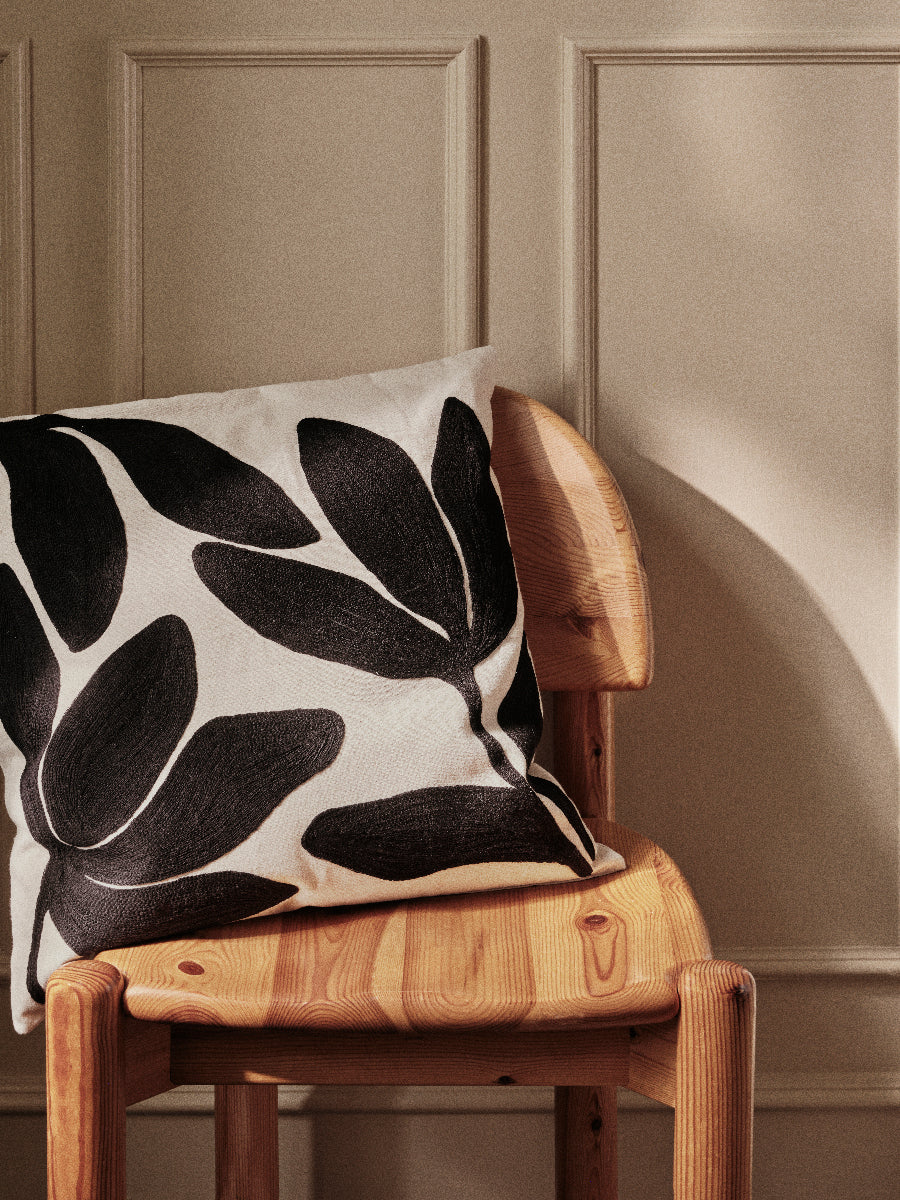 Broste Copenhagen Herbert Kissenbezug black/natural 50x50cm Lifestyle 2