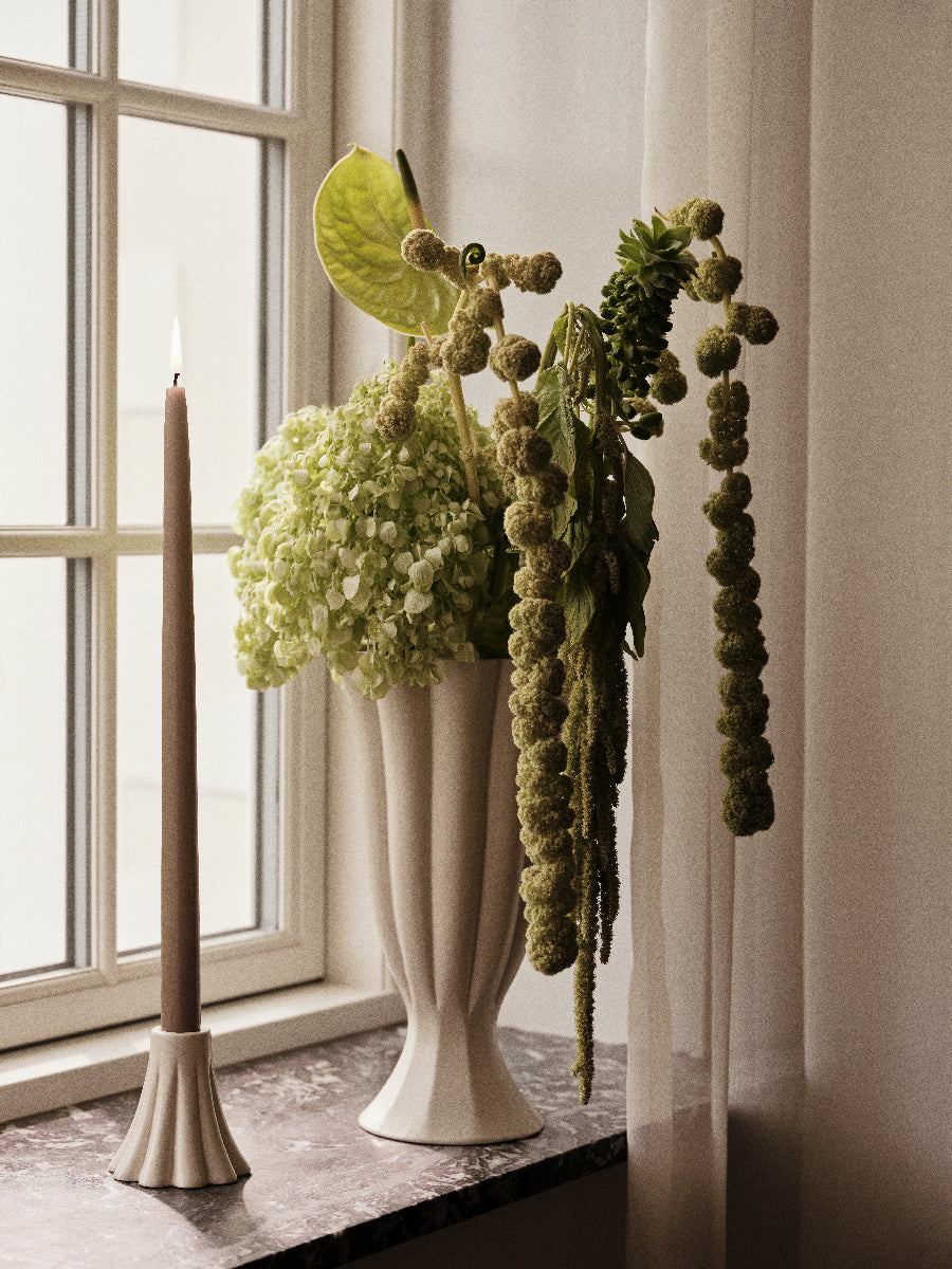 Broste Copenhagen Heli Vase S beige 22cm – Tischideen & Ambiente