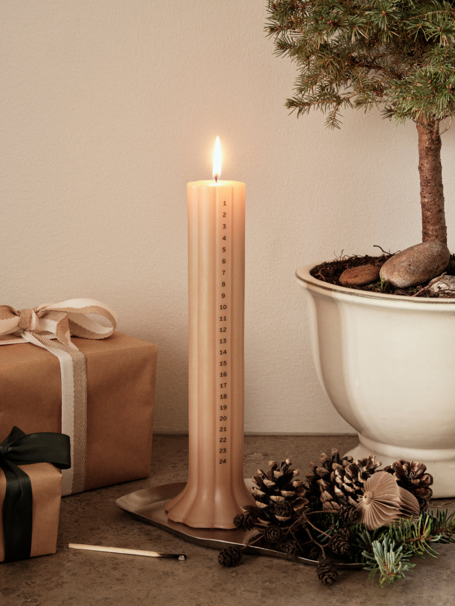 Broste Copenhagen Heli Kalenderlicht braun 30cm Lifestyle 1