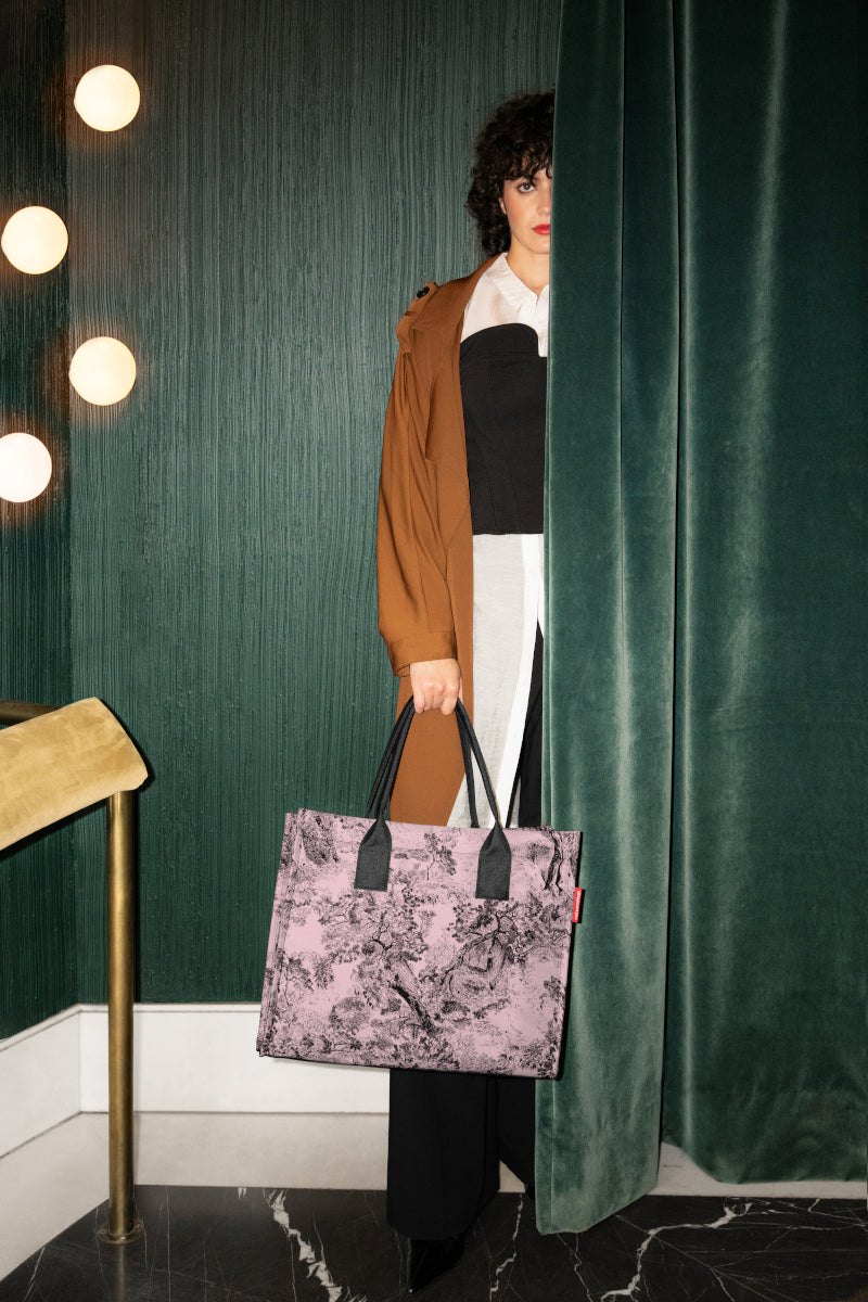 reisenthel daily shopper jacquard rose Lifestyle 1