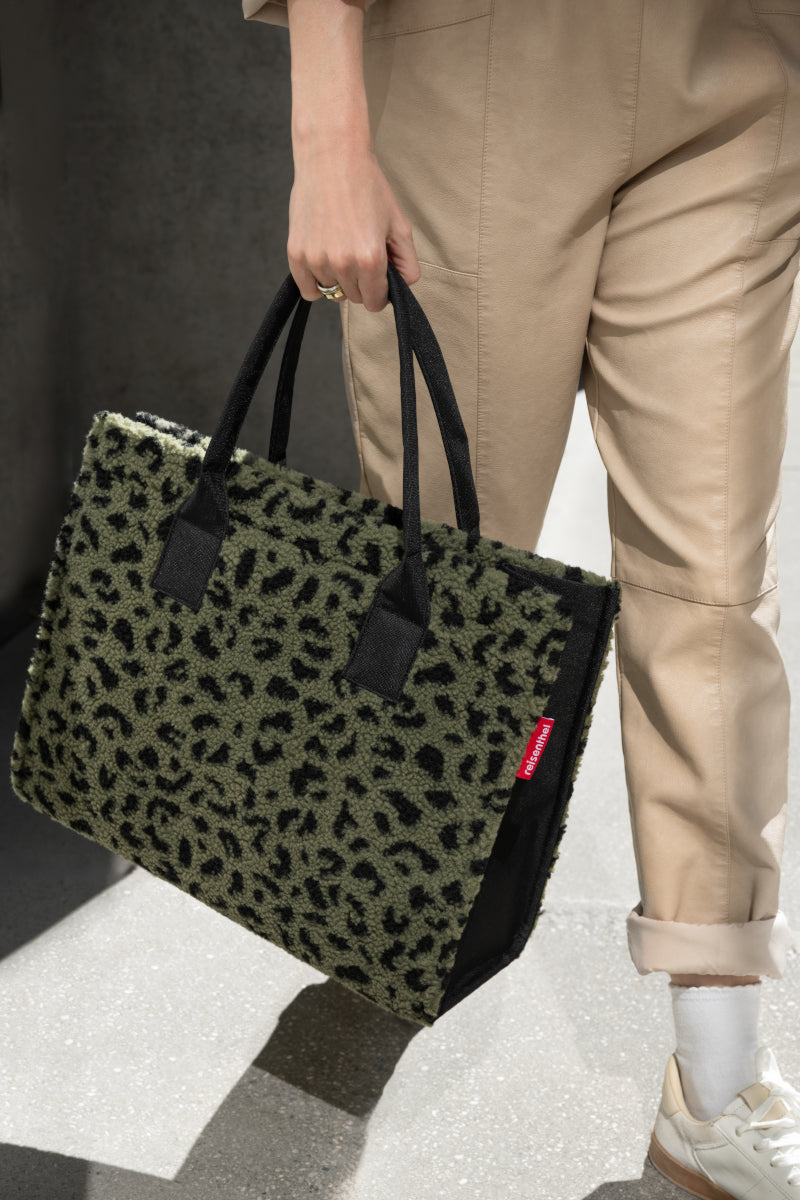 reisenthel daily shopper teddy leo olive Lifestyle 2
