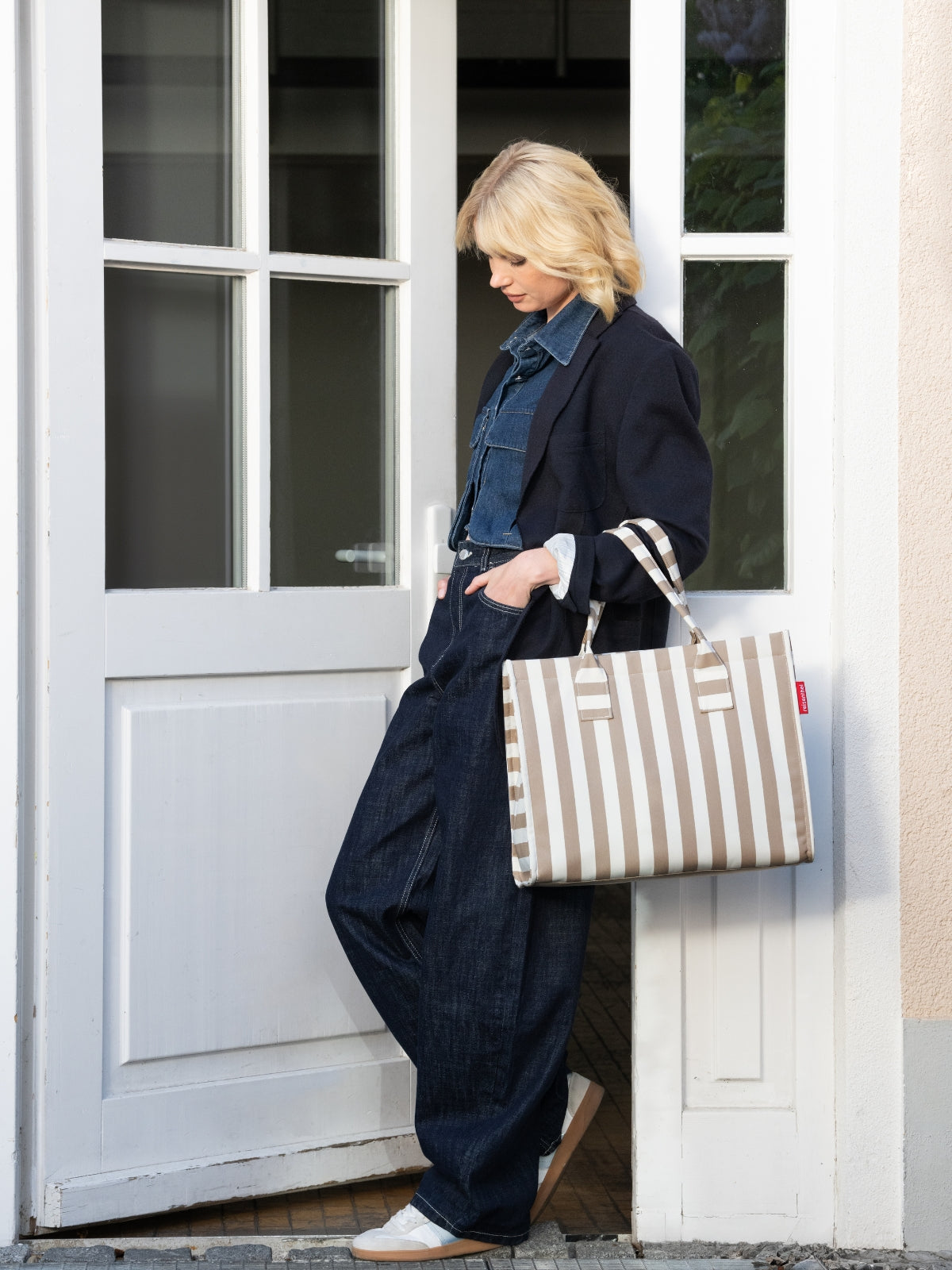 reisenthel daily shopper summerstripes coffee Lifestyle 5