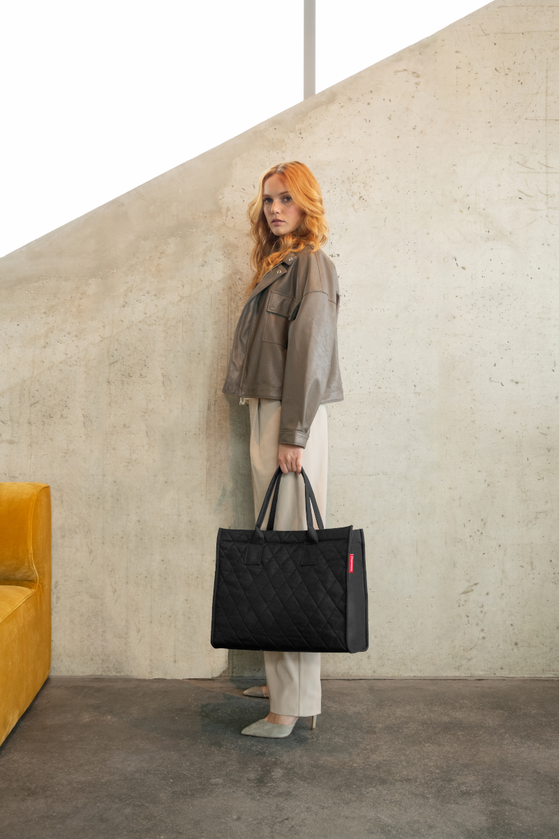 reisenthel daily shopper rhombus black Lifestyle 1