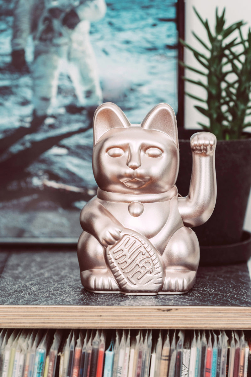 Donkey Products Lucky Cat Mini Winkekatze moonlight 10cm Lifestyle 3