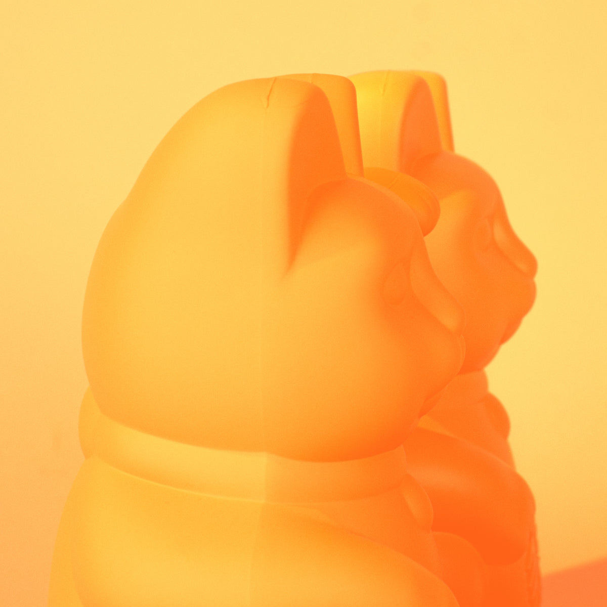 Donkey Products Lucky Cat Classic Winkekatze peach 15cm Lifestyle 1