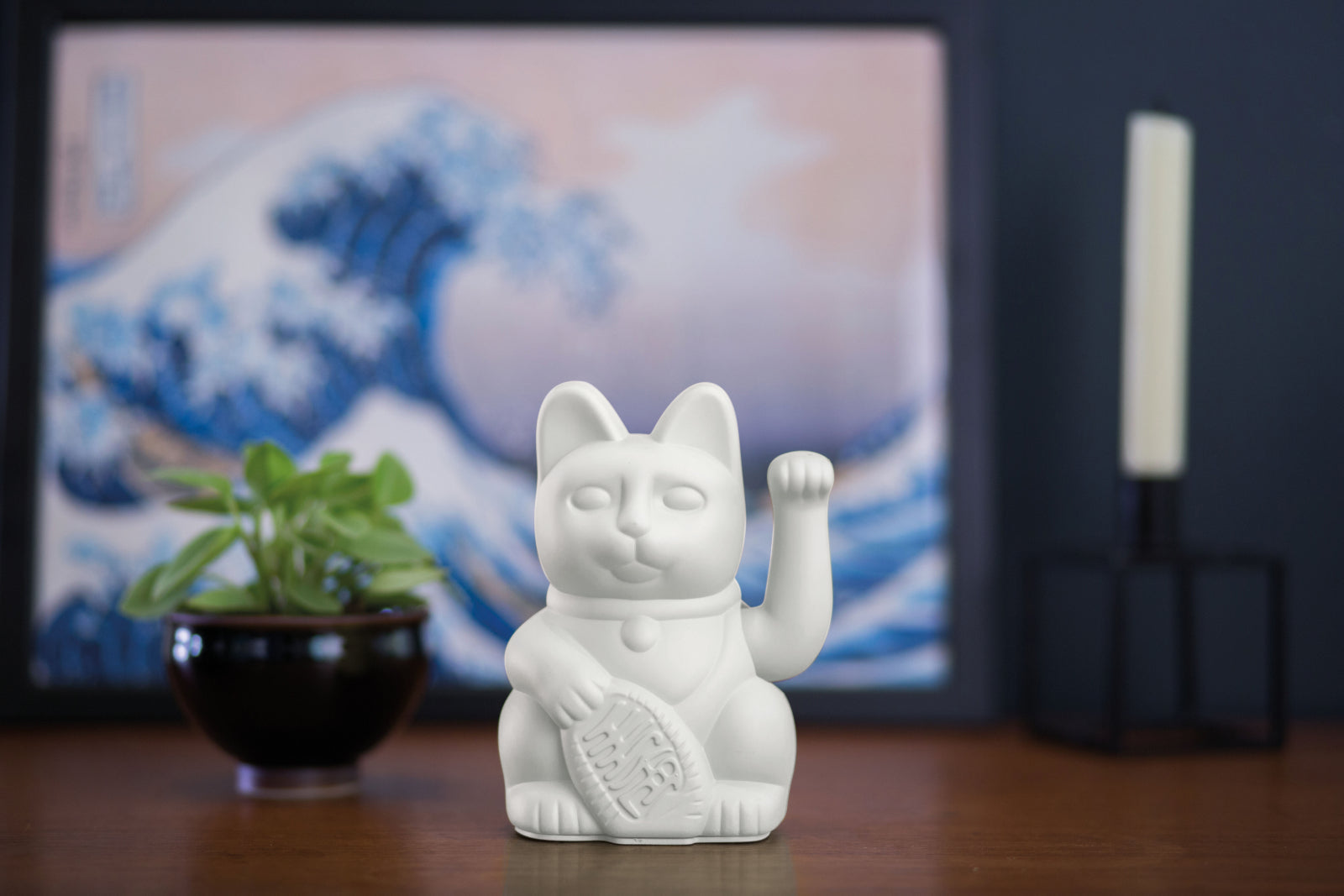 Donkey Products Lucky Cat Classic Winkekatze weiss 15cm Lifestyle 1