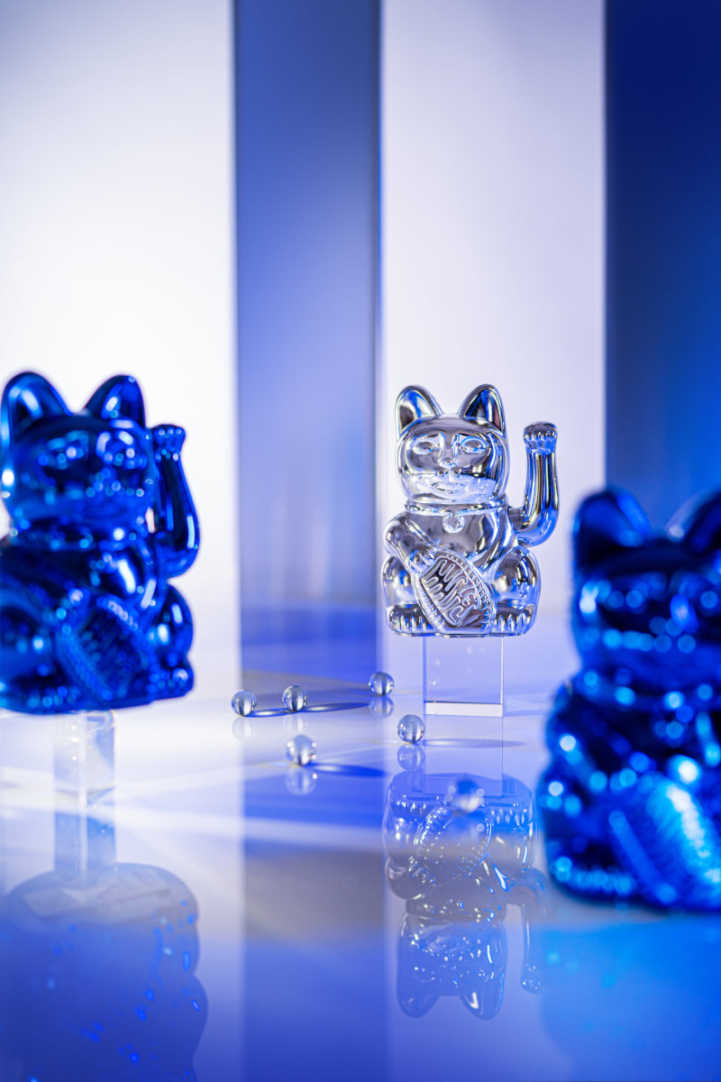 Donkey Products Lucky Cat Cosmic Winkekatze shiny silver 15cm Lifestyle 2