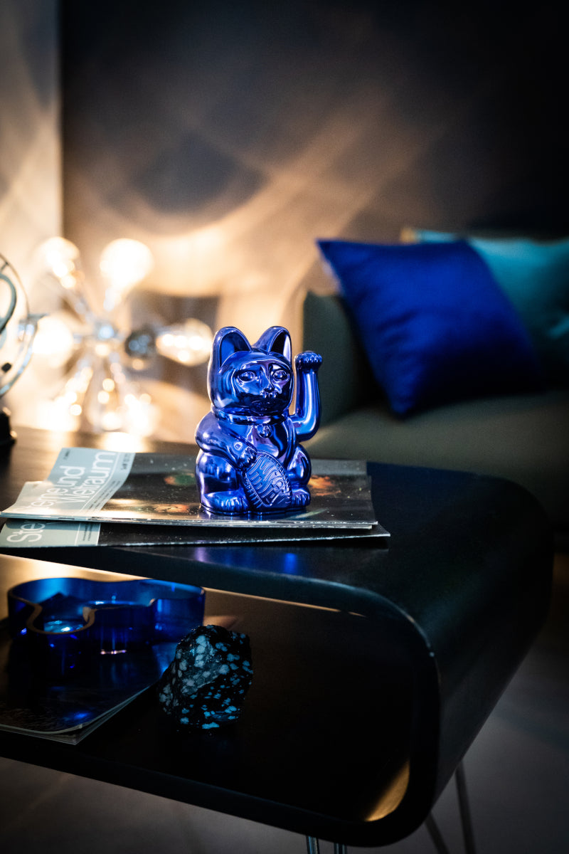 Donkey Products Lucky Cat Cosmic Winkekatze shiny blue 15cm Lifestyle 5