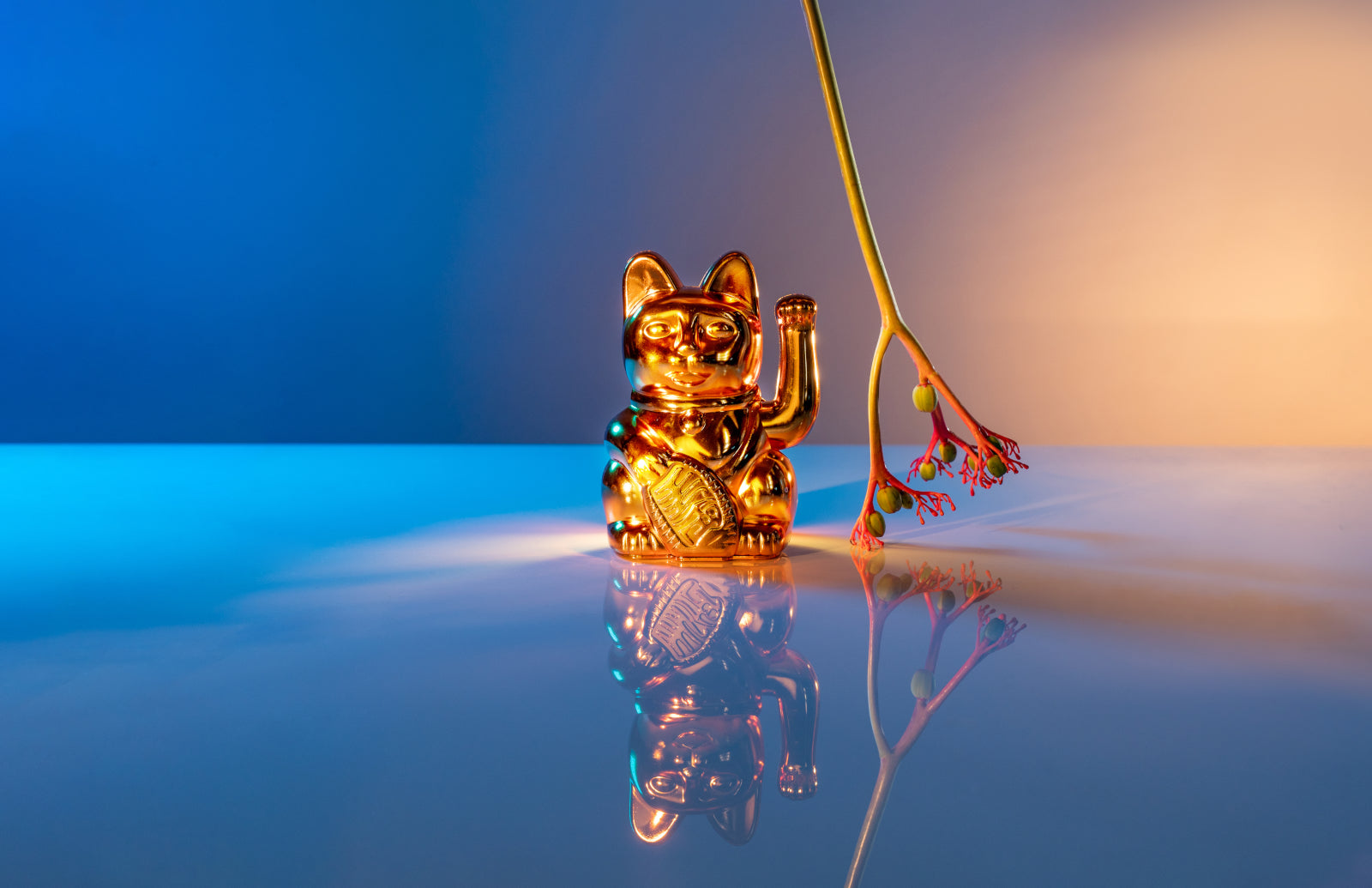 Donkey Products Lucky Cat Cosmic Winkekatze shiny copper 15cm Lifestyle 2