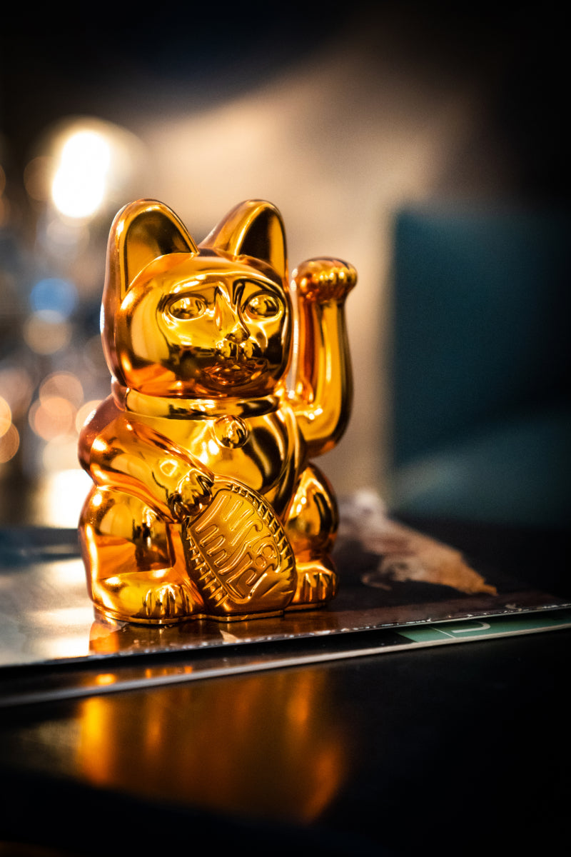 Donkey Products Lucky Cat Cosmic Winkekatze shiny copper 15cm Lifestyle 4