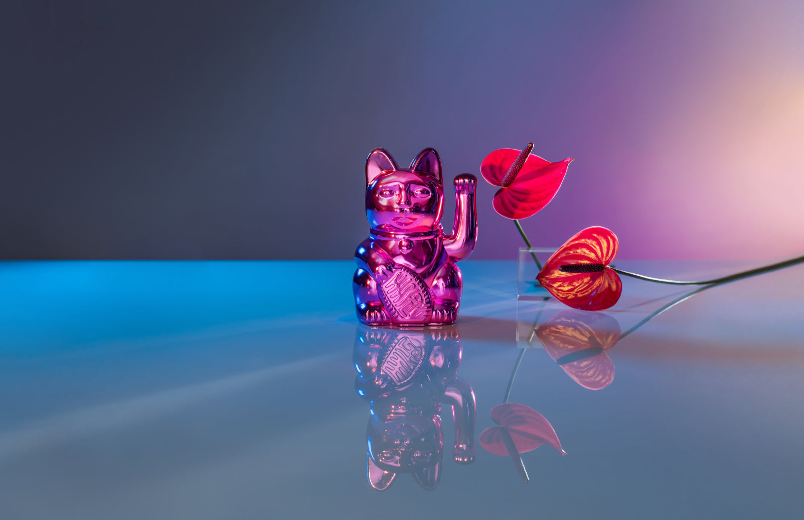 Donkey Products Lucky Cat Cosmic Winkekatze shiny pink 15cm Lifestyle 1