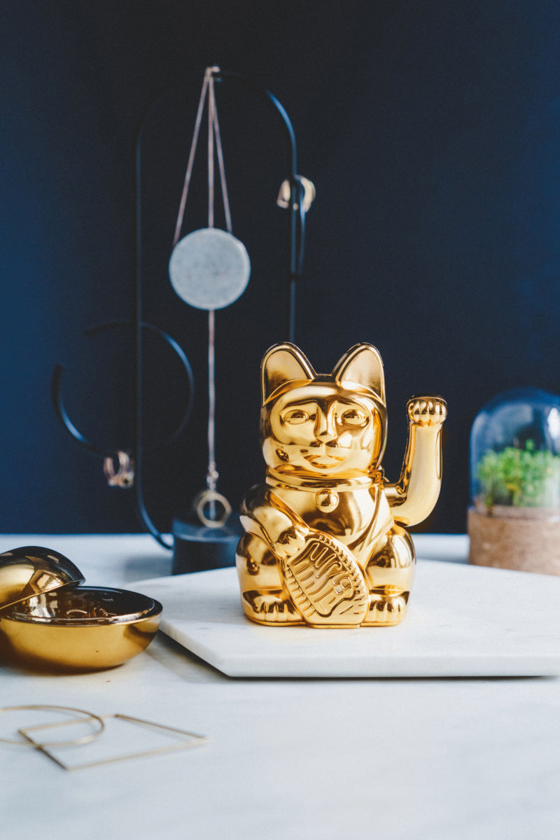 Donkey Products Lucky Cat Egypt Winkekatze gold 15cm Lifestyle 3