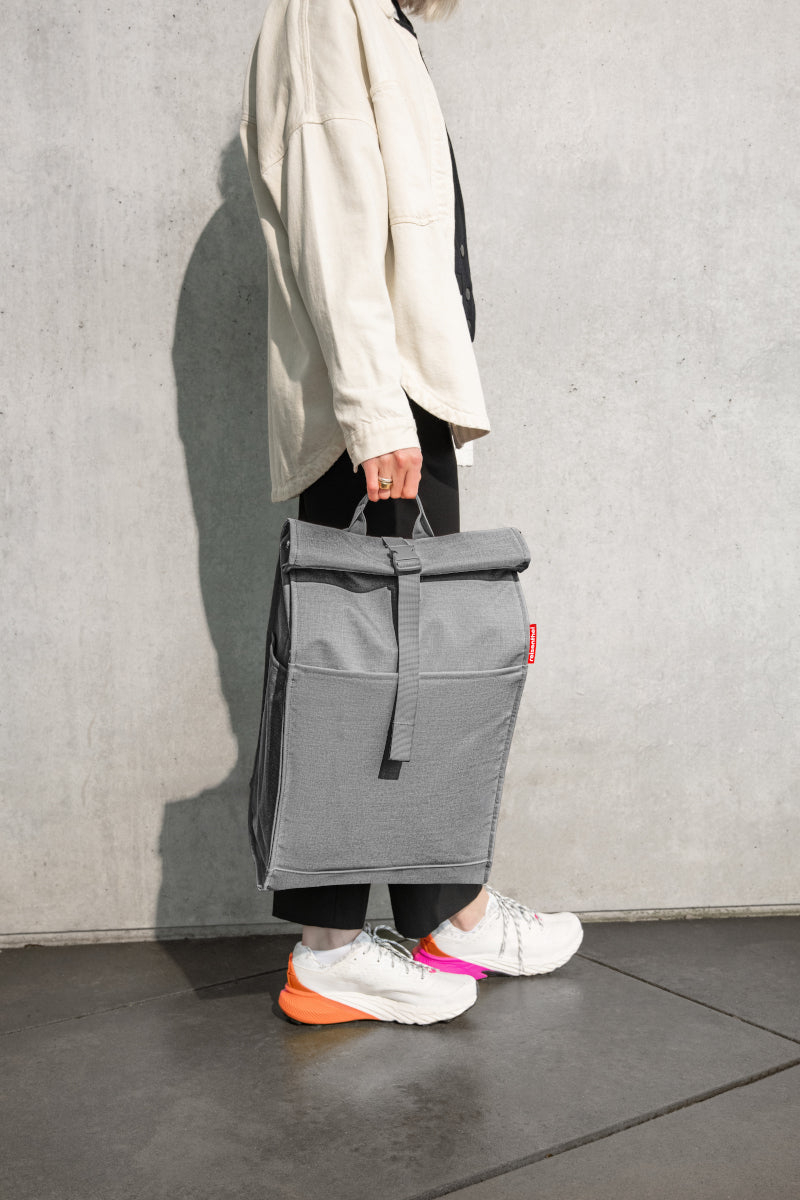 reisenthel urban rolltop twist silver Lifestyle 3