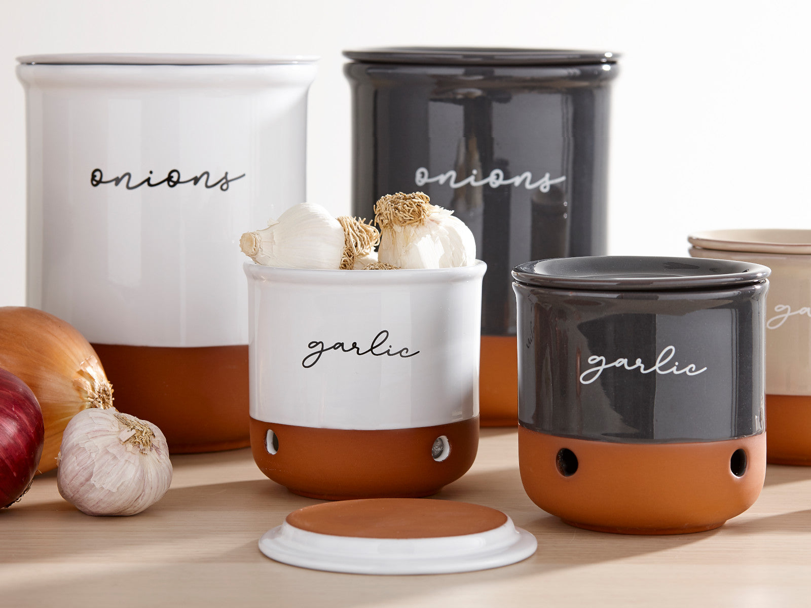 ladelle Eco Knoblauch Topf anthrazit 10cm Lifestyle 1