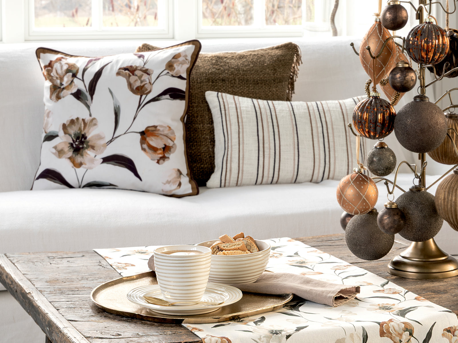 Greengate Eliana Tischläufer white 140x45cm Lifestyle 1