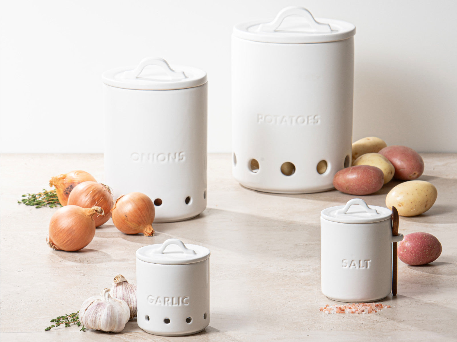 ladelle ESSENTIALS Zwiebel Topf weiß 16,5cm Lifestyle 1