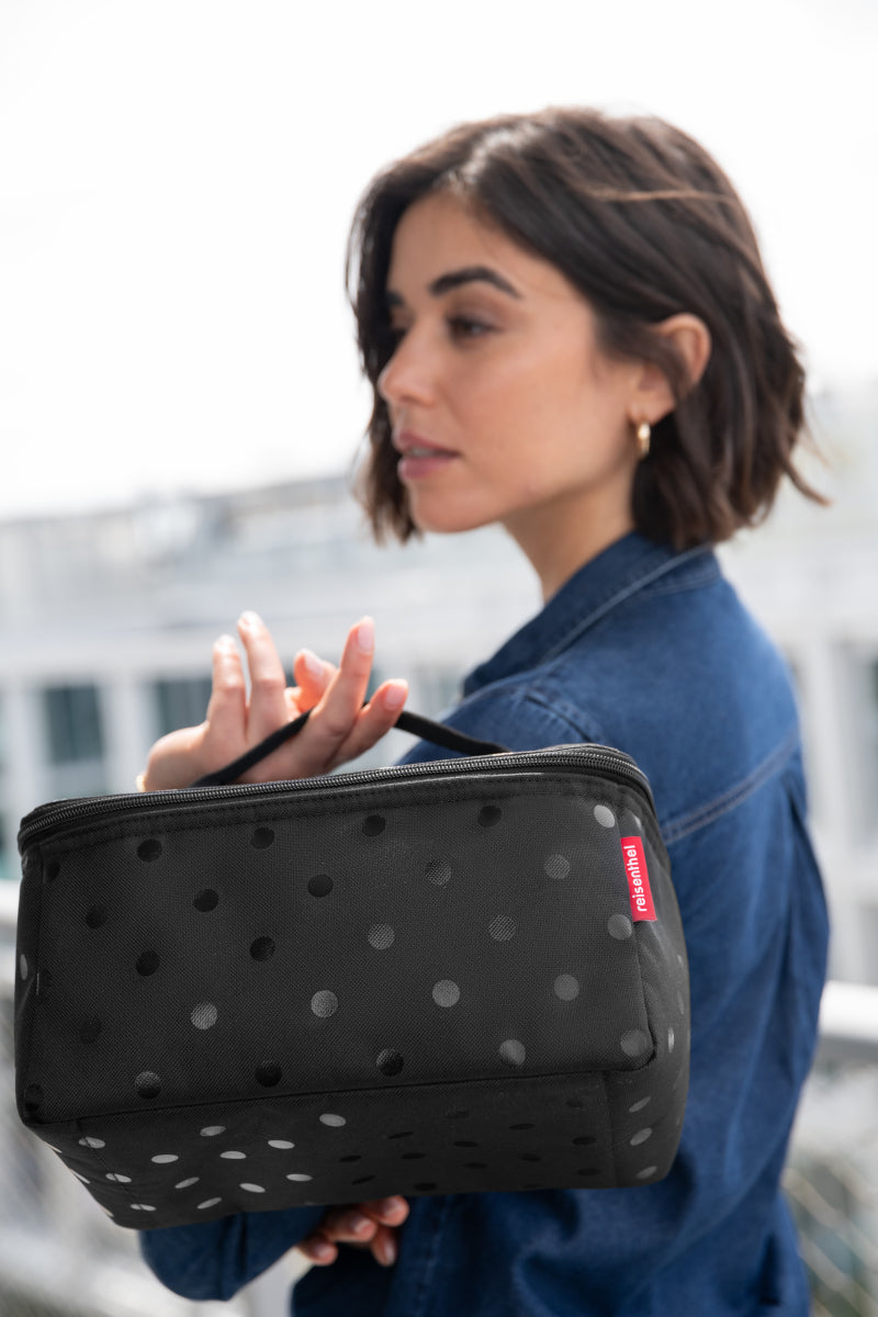 reisenthel beautycase glossy dots black Lifestyle 1