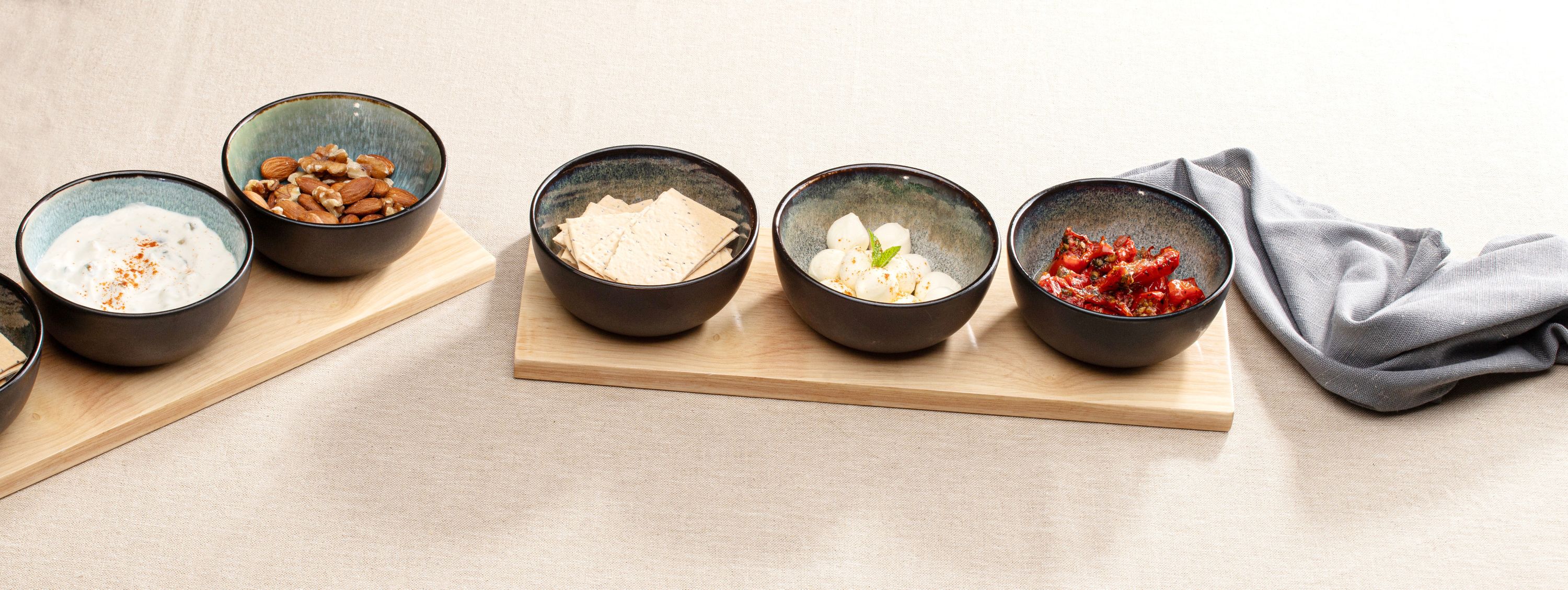 ladelle Fusion blaugrün 4-teilig Schalen- & Tablett-Set Lifestyle1